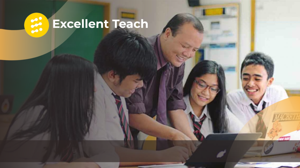 Guru mendampingi siswa dalam kegiatan belajar dan berdiskusi menggunakan laptop di dalam kelas.