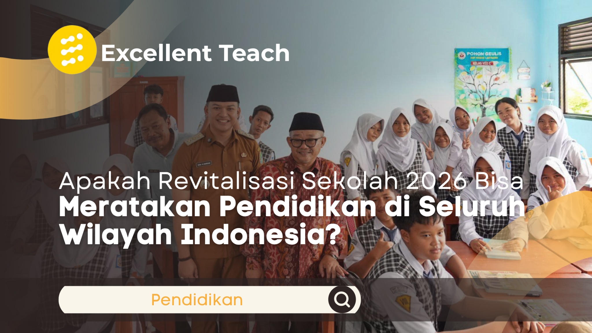 Foto siswa dan guru bersama di dalam kelas dengan judul “Apakah Revitalisasi Sekolah 2026 Bisa Meratakan Pendidikan di Seluruh Wilayah Indonesia?”