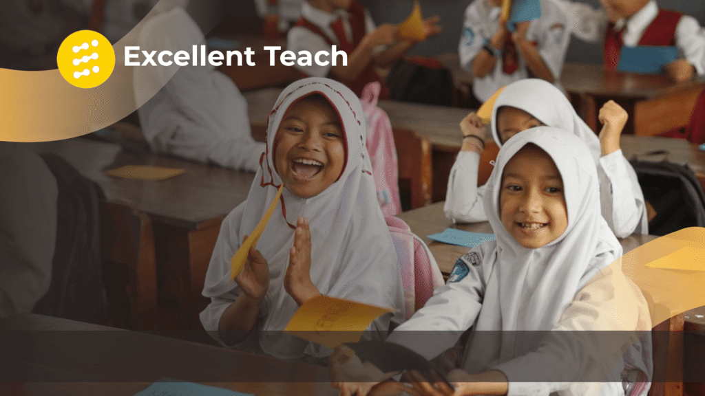 Banner web "Excellent Teach" dengan latar belakang foto anak-anak sekolah dasar mengenakan jilbab putih yang sedang duduk gembira di dalam kelas.